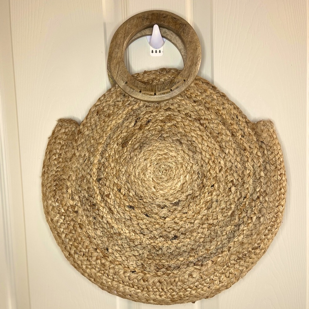Chloe & Lex White Floral Round Jute Tote Bag with Wooden Handles - Picture 6 of 9